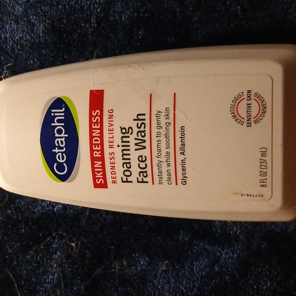 (3) CETAPHIL REDNESS PRONE FACE WASH, DAY Tinted SPF 40 & NIGHT MOISTURIZER - Picture 2 of 7